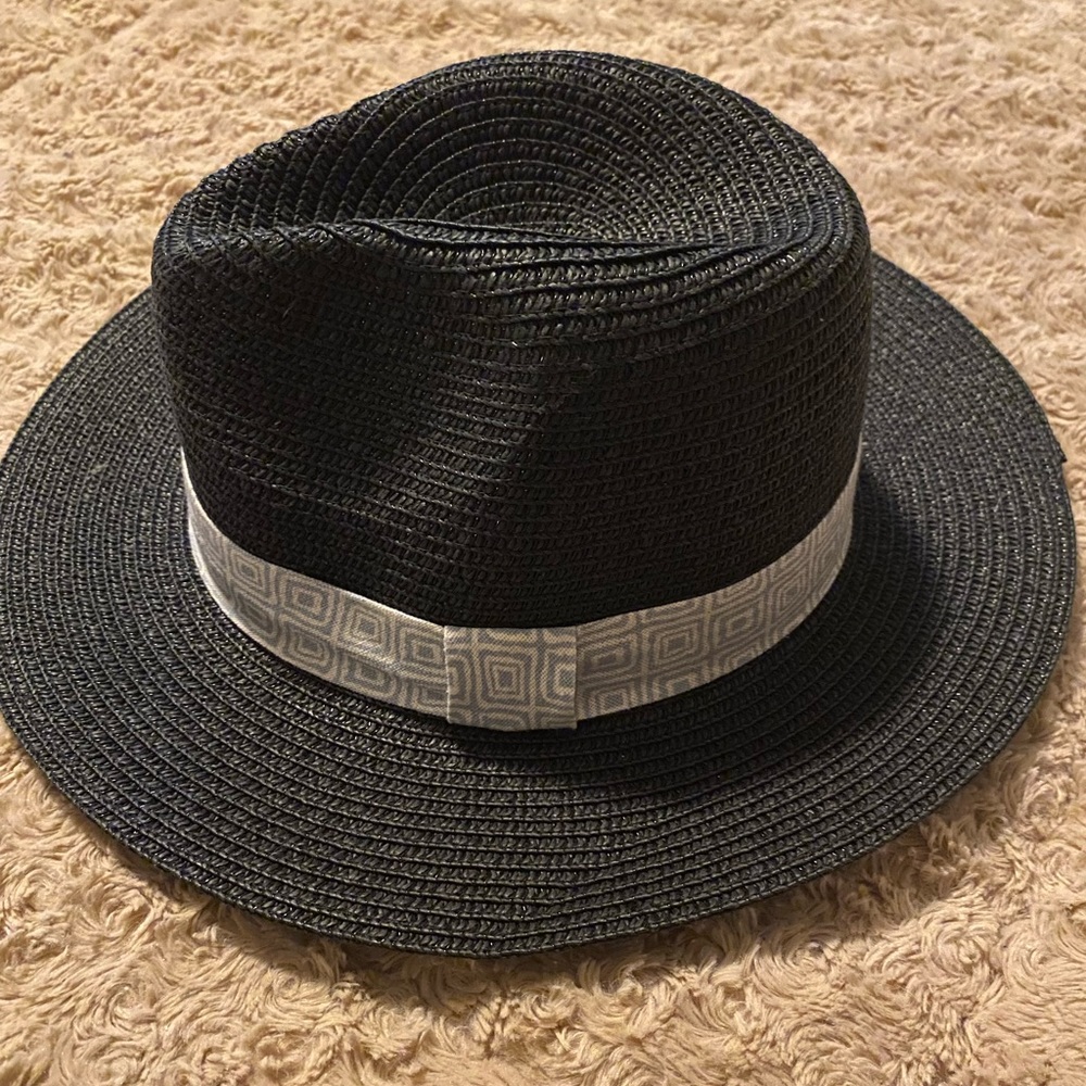 Black woven hat
